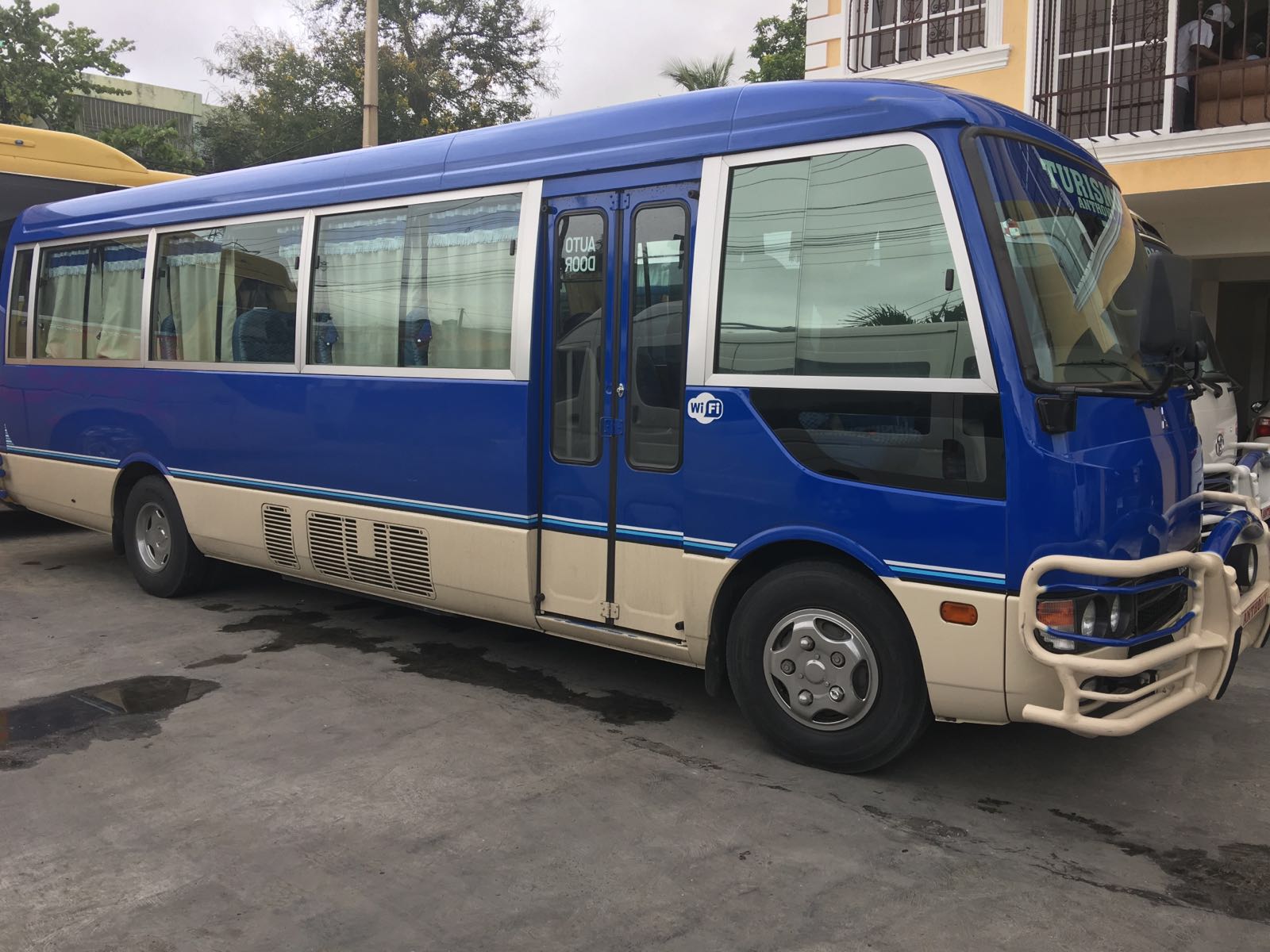 Autobus 33 pasajeros Transporte Turistico Anthony